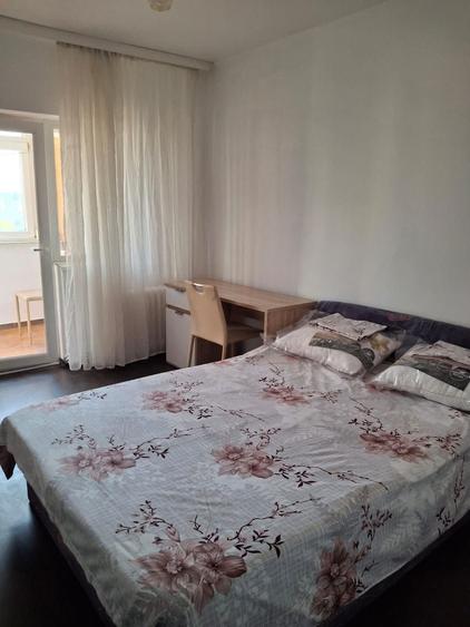 Apartament cu 3 camere decomandat în Independenței