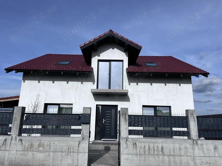 Casă cu 3 camere cu Teren 6000 Mp în Central