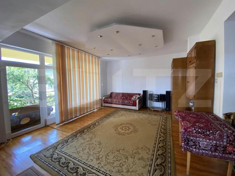 Casă individuală cu 6 camere cu Canalizare în Iris