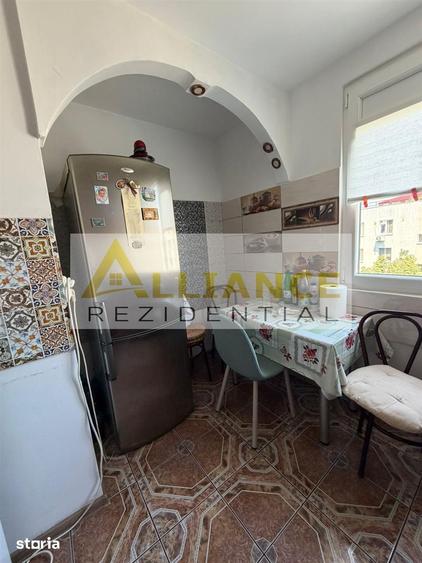 Apartament cu 4 camere decomandat în Ozana