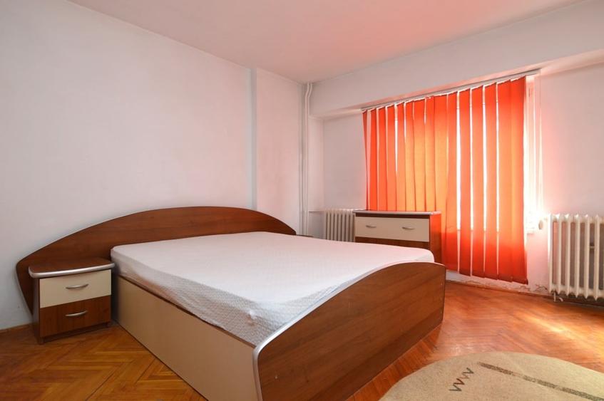 Apartament cu 4 camere decomandat, mobilat în Unirii