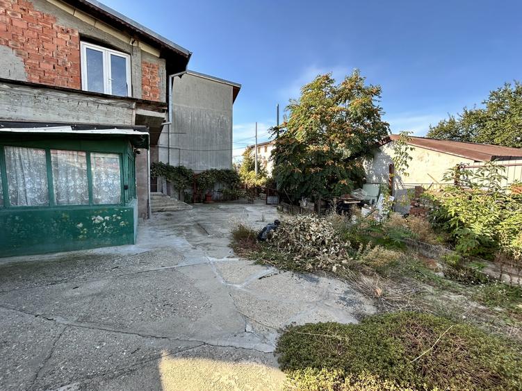 Casă individuală cu 5 camere cu Canalizare în Dobroești