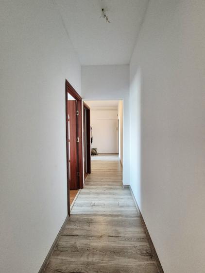 Apartament cu 3 camere semidecomandat, mobilat în Km 4-5