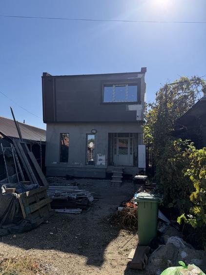 Casă cu 4 camere în Exterior Vest