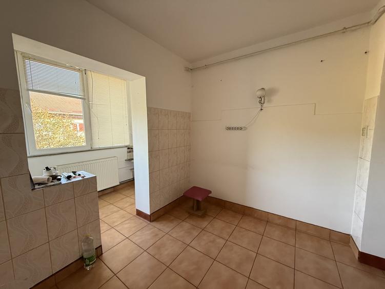 Apartament cu 3 camere decomandat în Soarelui
