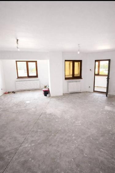 Apartament cu 3 camere decomandat în Boema