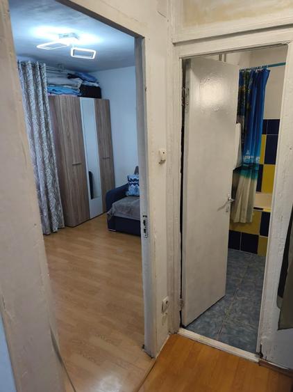 Apartament cu 2 camere semidecomandat în Berceni