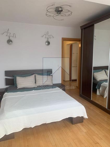 Apartament cu 3 camere decomandat, mobilat în Nerva Traian