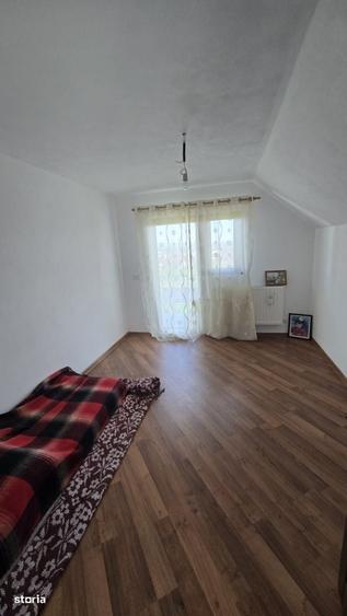 Casă cu 4 camere cu Teren 2500 Mp în Mărgineni