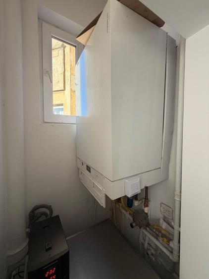 Apartament cu 4 camere semidecomandat, mobilat în Universitate