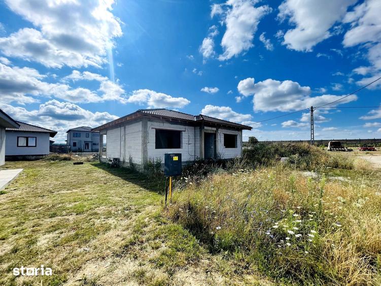 Casă cu 4 camere cu Teren 500 Mp în Cihei