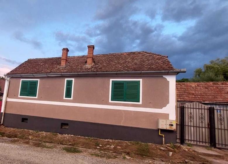 Casă cu 4 camere în Slimnic