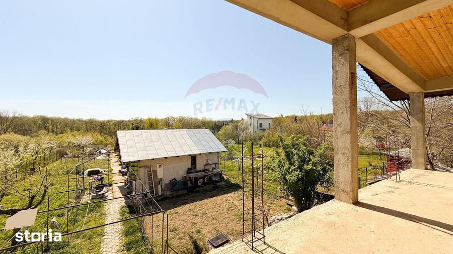 Casă cu 7 camere cu Teren 1592 Mp în Periș