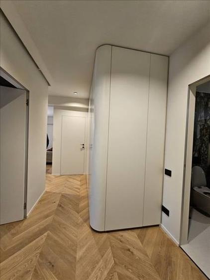 Apartament cu 3 camere decomandat, mobilat în Faleza Nord