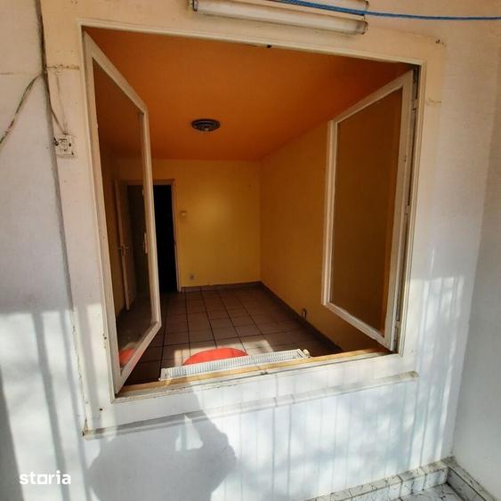 Apartament cu 4 camere în Berceni