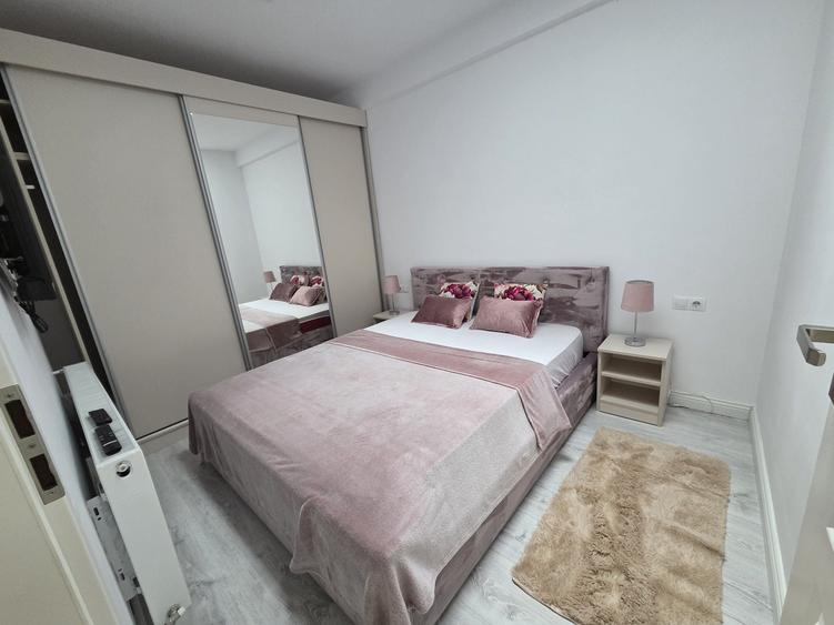 Apartament cu 3 camere decomandat în Exterior Vest