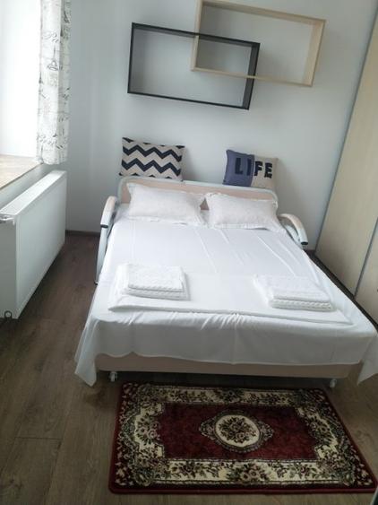 Apartament cu 3 camere semidecomandat, mobilat în Ultracentral