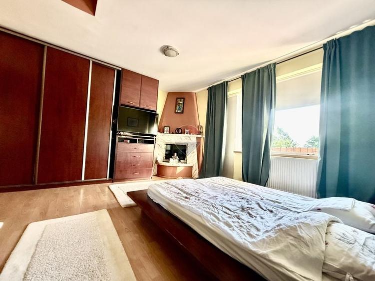 Casă individuală cu 8 camere cu Teren 1947 Mp în Corbeanca