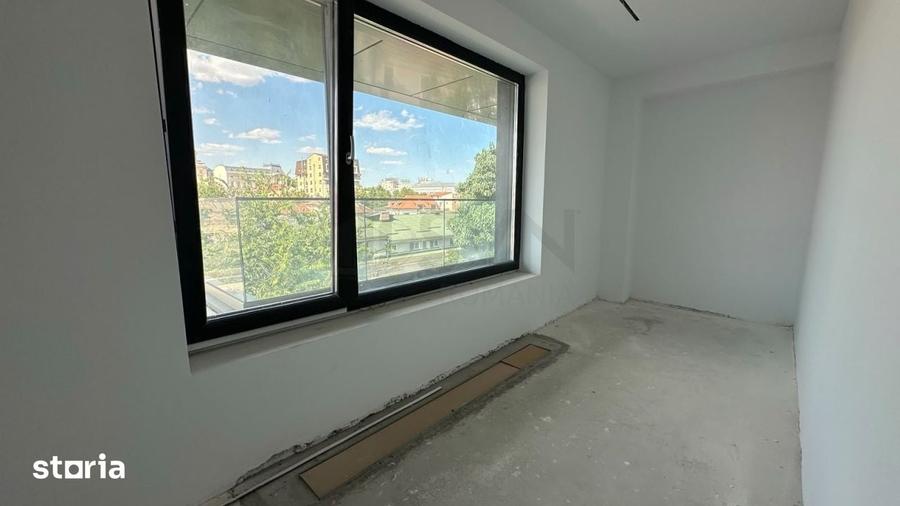 Apartament cu 5 camere decomandat în Centrul Civic