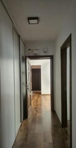 Apartament cu 4 camere semidecomandat, mobilat în Tomis Nord