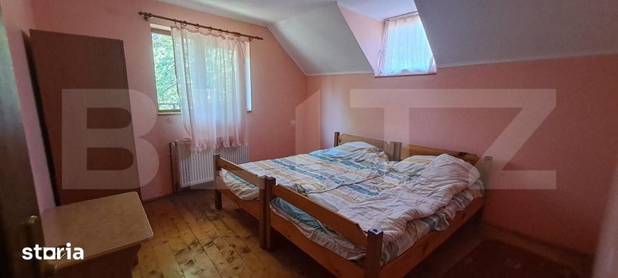 Casă cu 10 camere cu Teren 5500 Mp în Hârseni