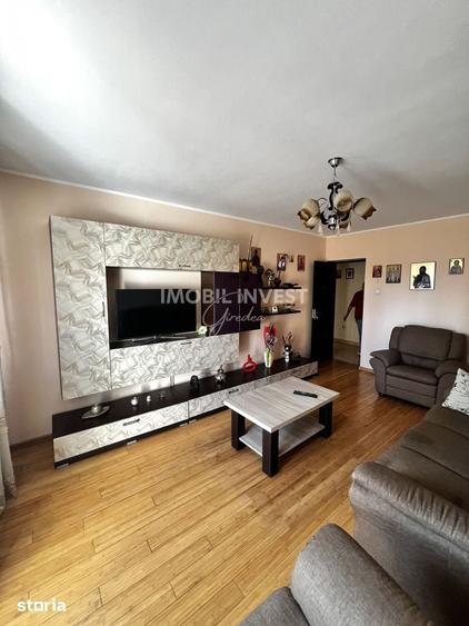Apartament cu 3 camere în Cetate