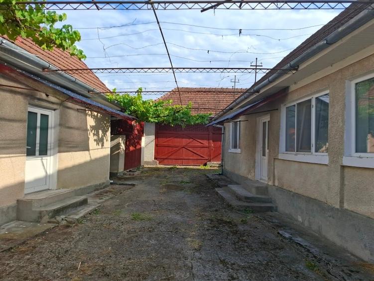Casă individuală cu 4 camere cu Teren 500 Mp în Băbeni