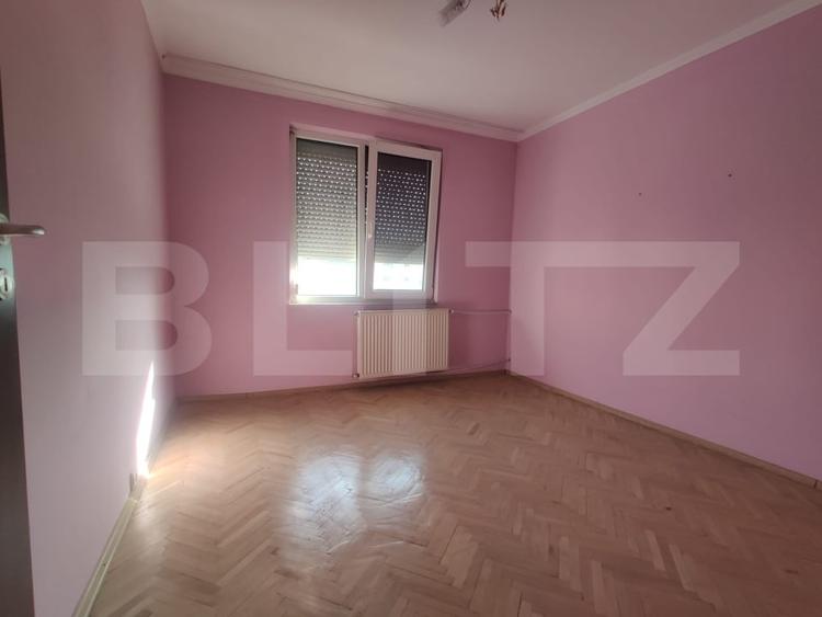 Apartament cu 3 camere semidecomandat în Rogerius