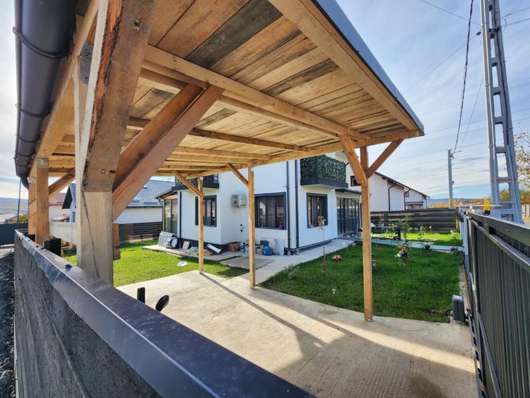 Casă individuală cu 4 camere cu Teren 380 Mp în Lunca Cetățuii