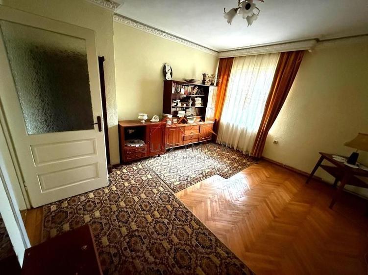 Casă individuală cu 7 camere cu Canalizare în Poiana Câmpina