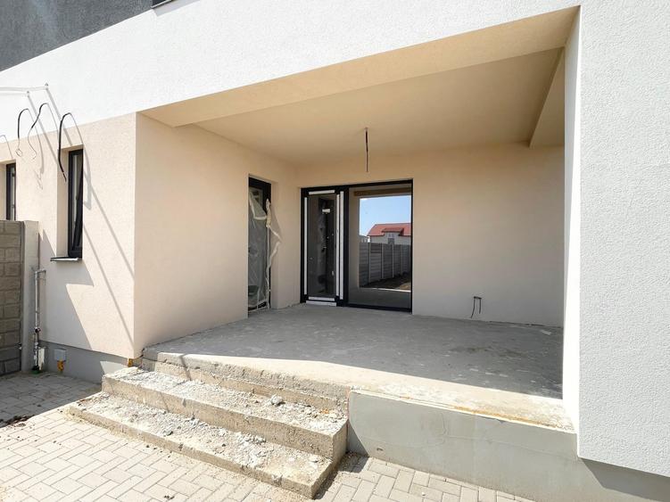 Duplex cu 4 camere cu Teren 300 Mp în Moșnița Nouă