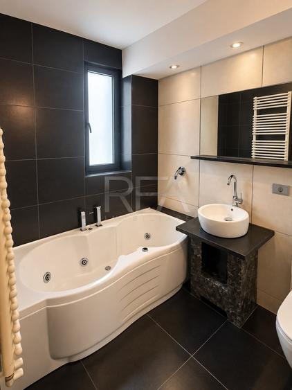 Apartament cu 3 camere semidecomandat, mobilat în Moșilor