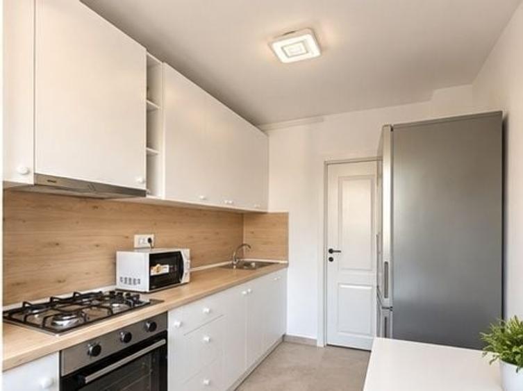 Apartament cu 3 camere semidecomandat, mobilat în Gorjului