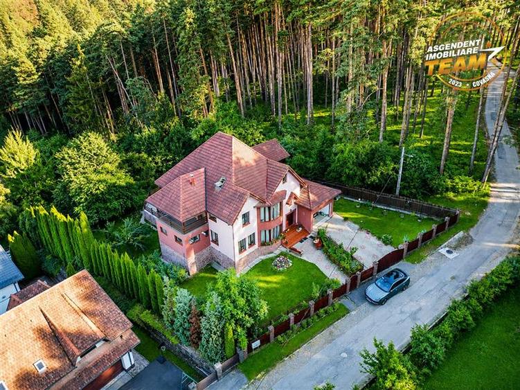 Casă individuală cu 15 camere cu Garaj în Exterior Est