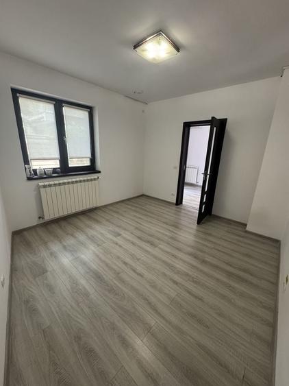 Casă cu 4 camere cu Teren 75 Mp în Tei