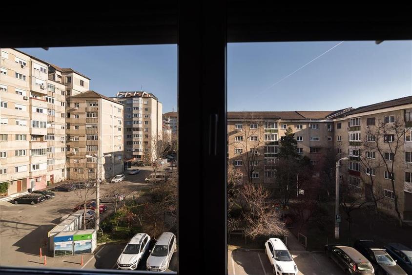 Apartament cu 3 camere decomandat în Rogerius