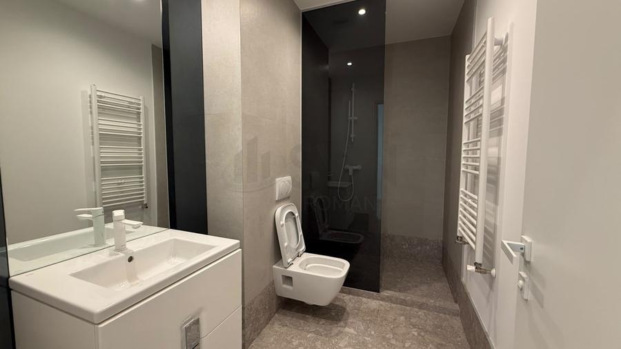 Apartament cu 3 camere semidecomandat în Sisești