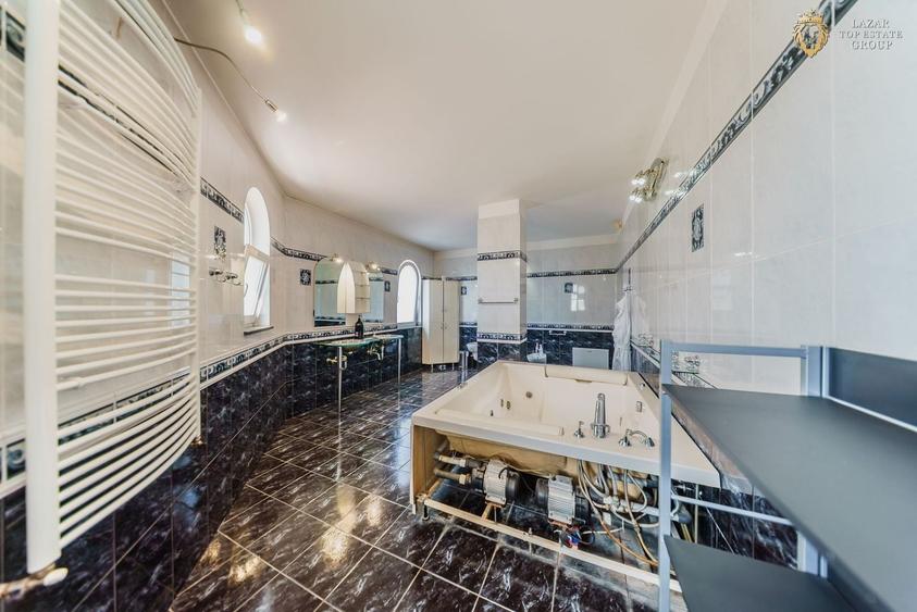 Casă cu 7 camere cu Piscina în Pârneava