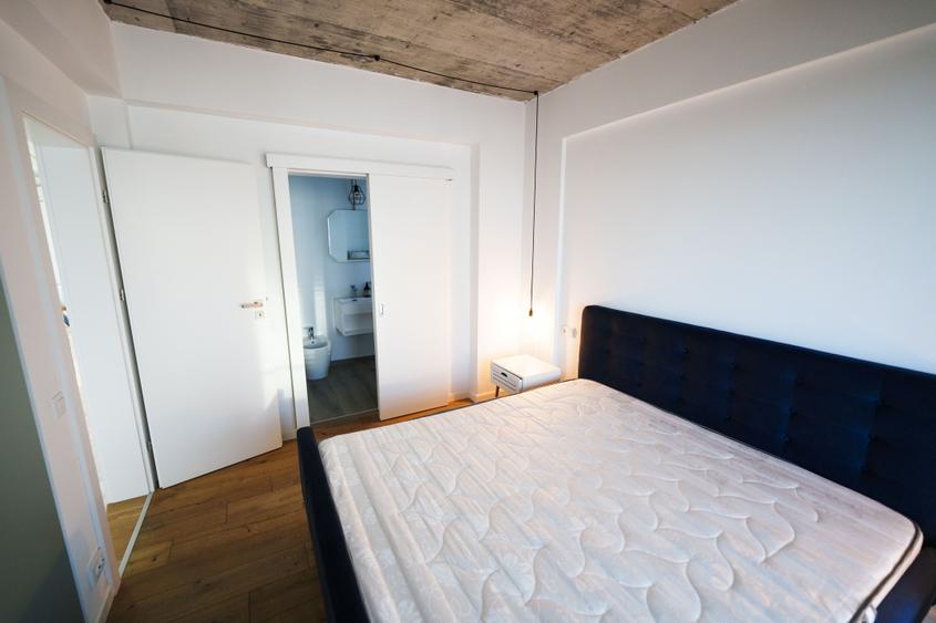 Apartament cu 3 camere semidecomandat, mobilat în Craiovița Nouă