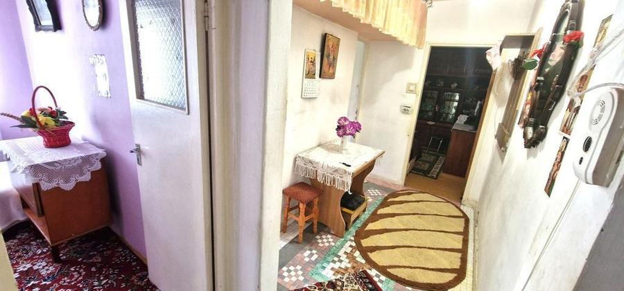 Apartament cu 3 camere semidecomandat în Km 4