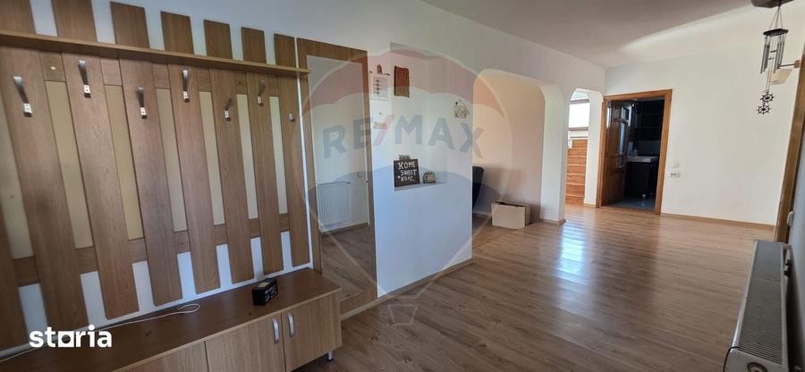 Casă cu 5 camere cu Teren 1192 Mp în Crevedia