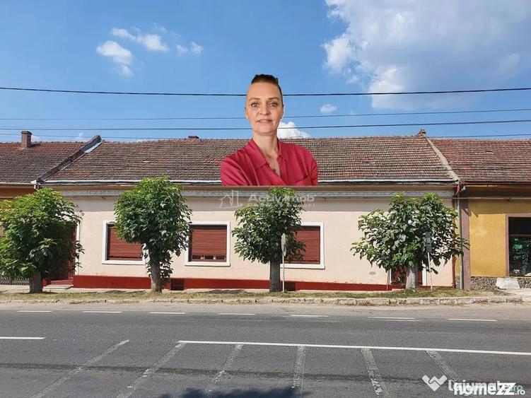 Casă cu 6 camere cu Teren 606 Mp în Central