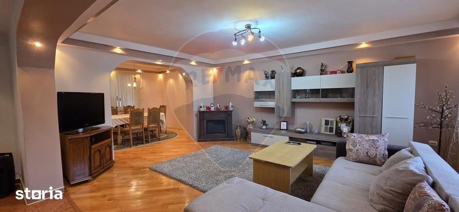 Casă cu 5 camere cu Teren 3156 Mp în Gura Ocniței