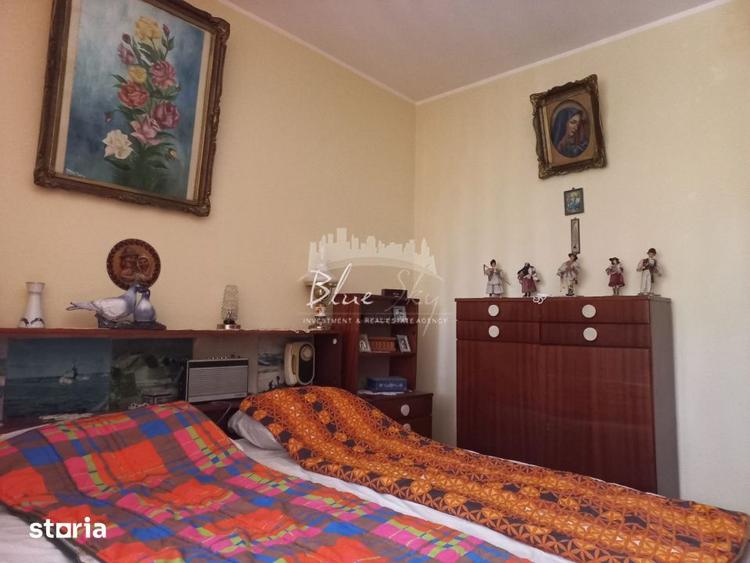 Apartament cu 4 camere decomandat, mobilat în Far