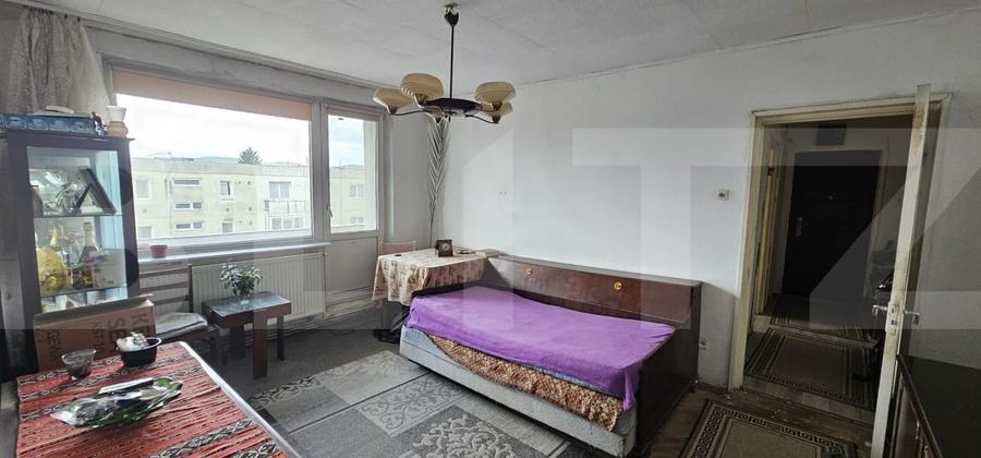 Apartament cu 4 camere semidecomandat, mobilat în Ciucului