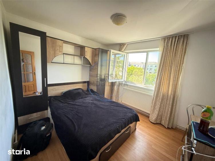 Apartament cu 3 camere decomandat în Sud