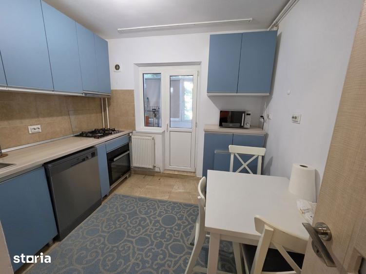 Apartament cu 3 camere decomandat în Titan