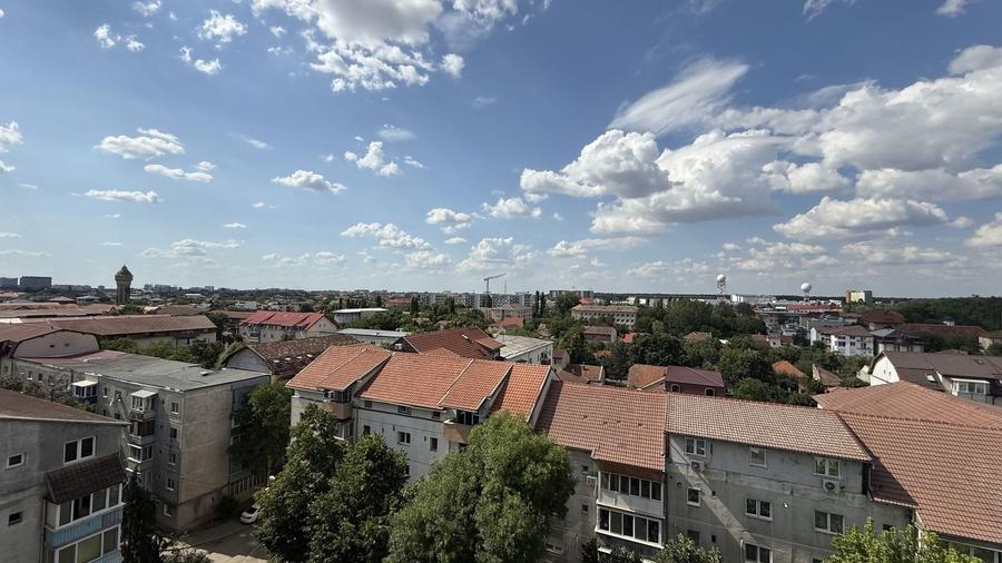 APARTAMENT SPATIOS CU VEDERE PE 2 PARTI - 1