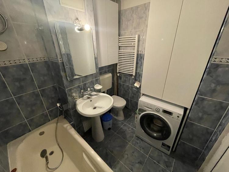 Apartament cu 3 camere decomandat, mobilat în Ultracentral