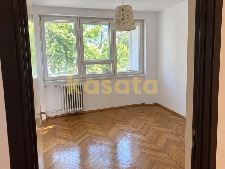 Apartament cu 3 camere semidecomandat în Iancului